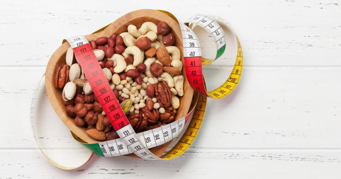 Nüsse und Abnehmen: Kalorienbewusst snacken